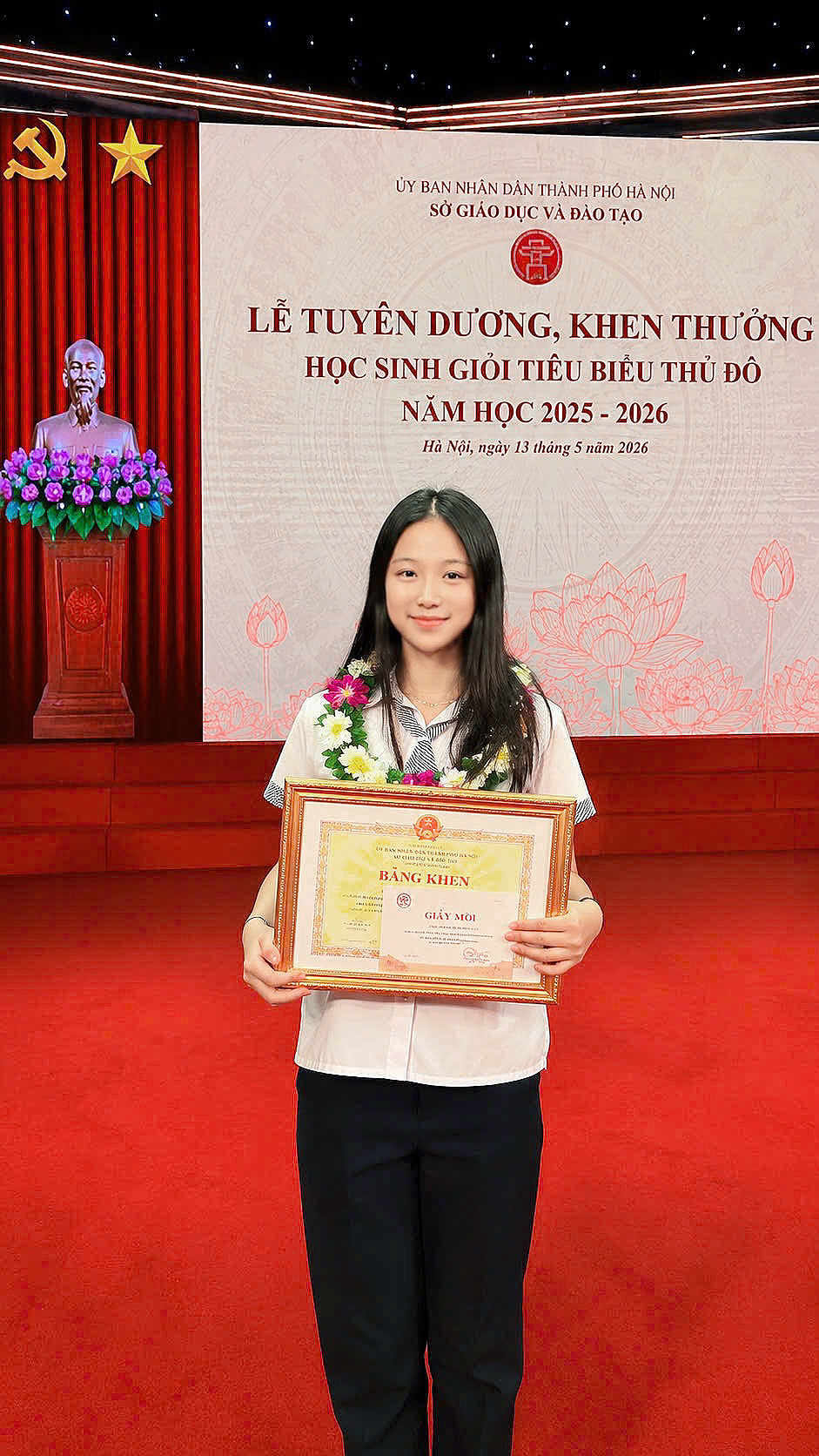 Gia Han holding her certificate on stage