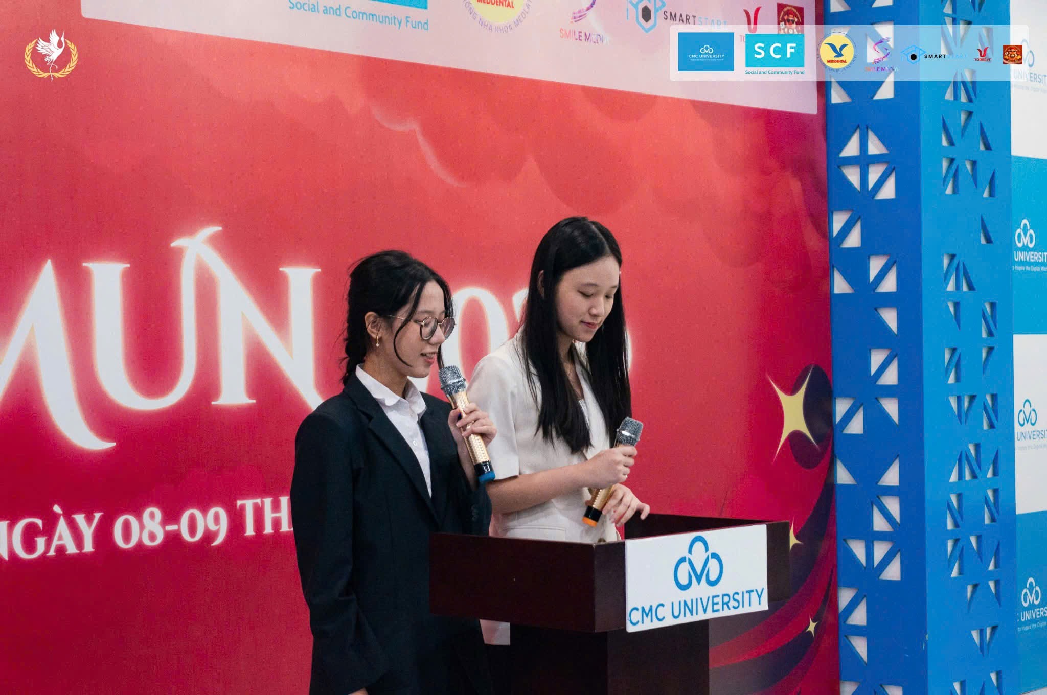 Gia Han speaking at the ROMUN podium